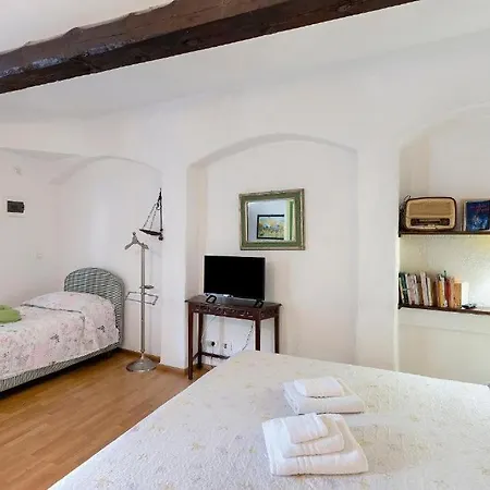 La Vecchia 3*